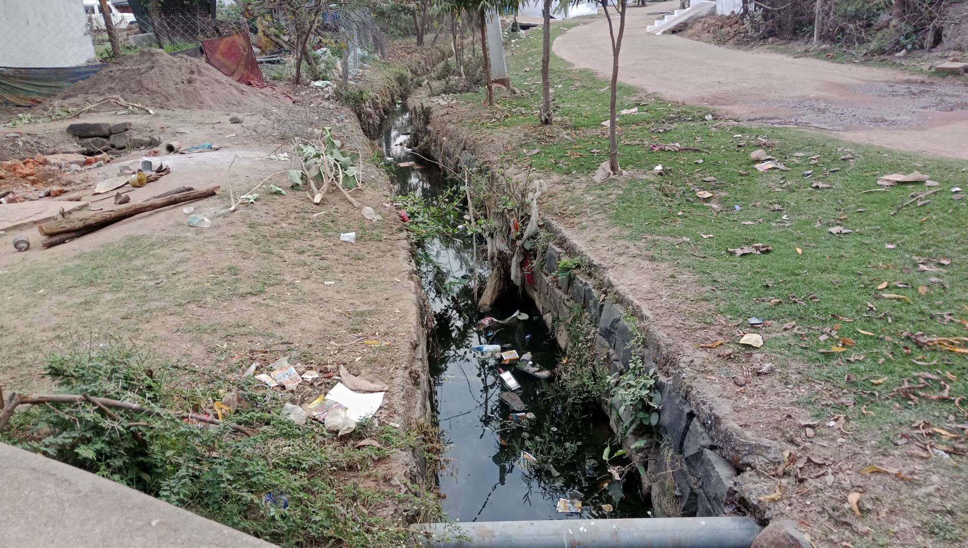 महिला की शिकायत पर ग्राम पंचायत खकरिया में निकला अतिक्रमण आधा एकड़ भूमि पर प्रशासन की जांच की मांग