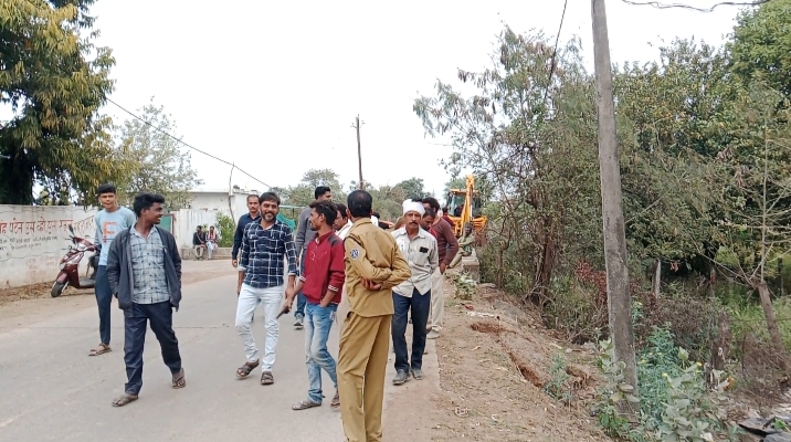 महिला की शिकायत पर ग्राम पंचायत खकरिया में निकला अतिक्रमण आधा एकड़ भूमि पर प्रशासन की जांच की मांग