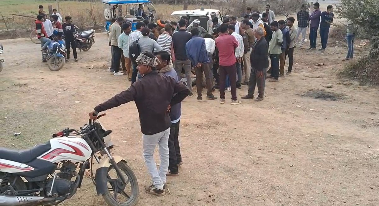 दमोह फार्म हाउस के सामने संदिग्ध अवस्था में युवक का शव मिलने से इलाके में फैली सनसनी पुलिस जांच में जुटी