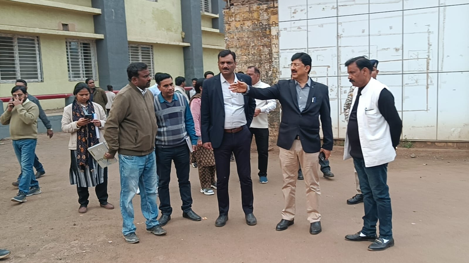 कलेक्टर और एसपी ने जिला अस्पताल का निरीक्षण किया व्यवस्थाओं में सुधार के लिए दिए महत्वपूर्ण निर्देश और सुझाव दिए गए