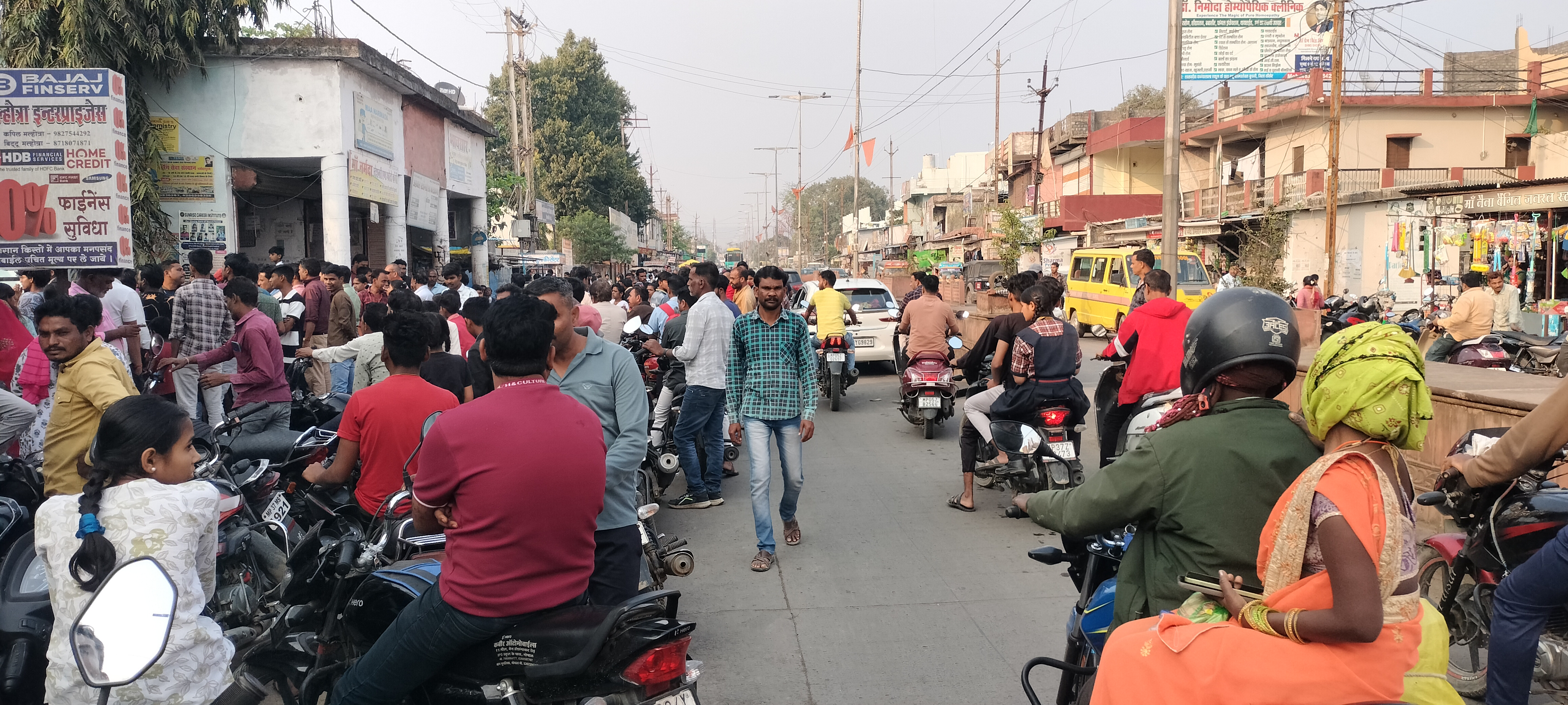 स्कूल के सामने हाइवे बना खतरा