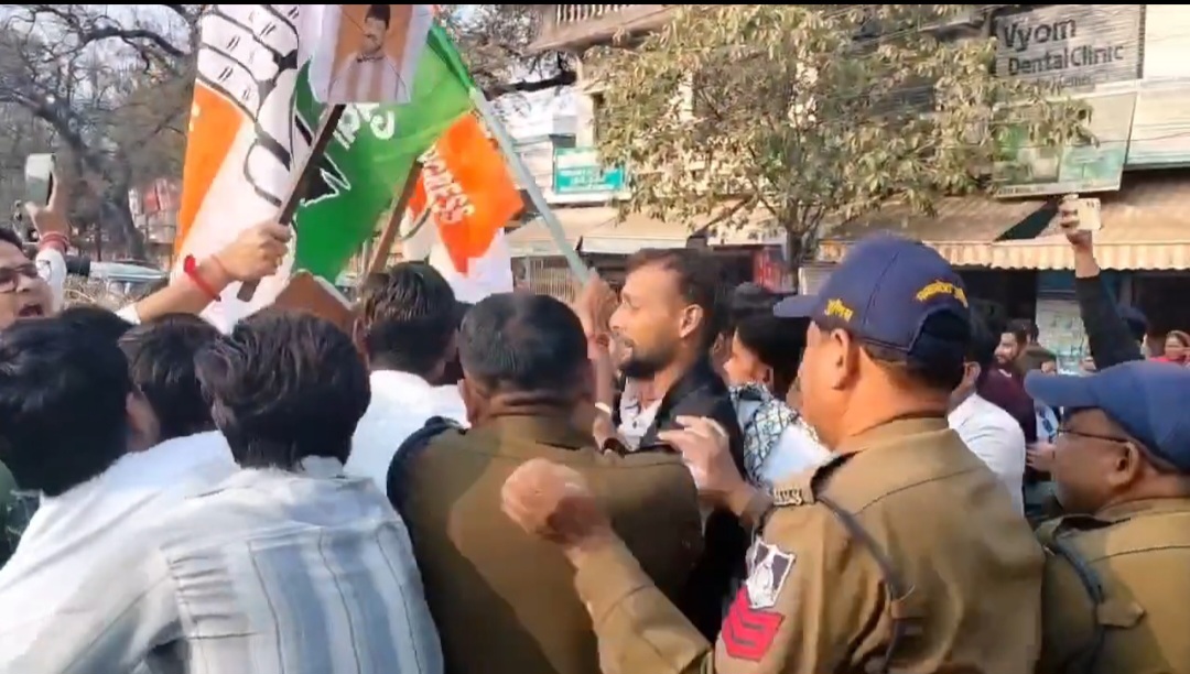 छतरपुर में युवा कांग्रेस का जोरदार प्रदर्शन, Kailash Vijayvargiya के बयान पर भड़का आक्रोश