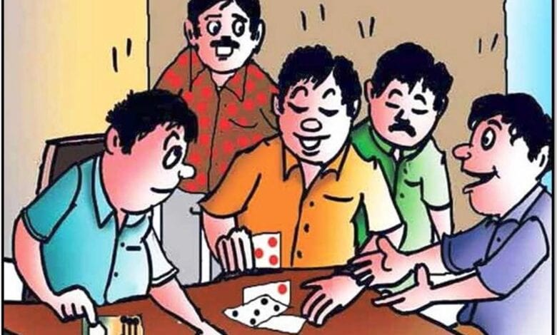 बड़वानी: दशहरा मैदान पर चल रहा था जुए का खेल, पुलिस की घेराबंदी में पांच गिरफ्तार