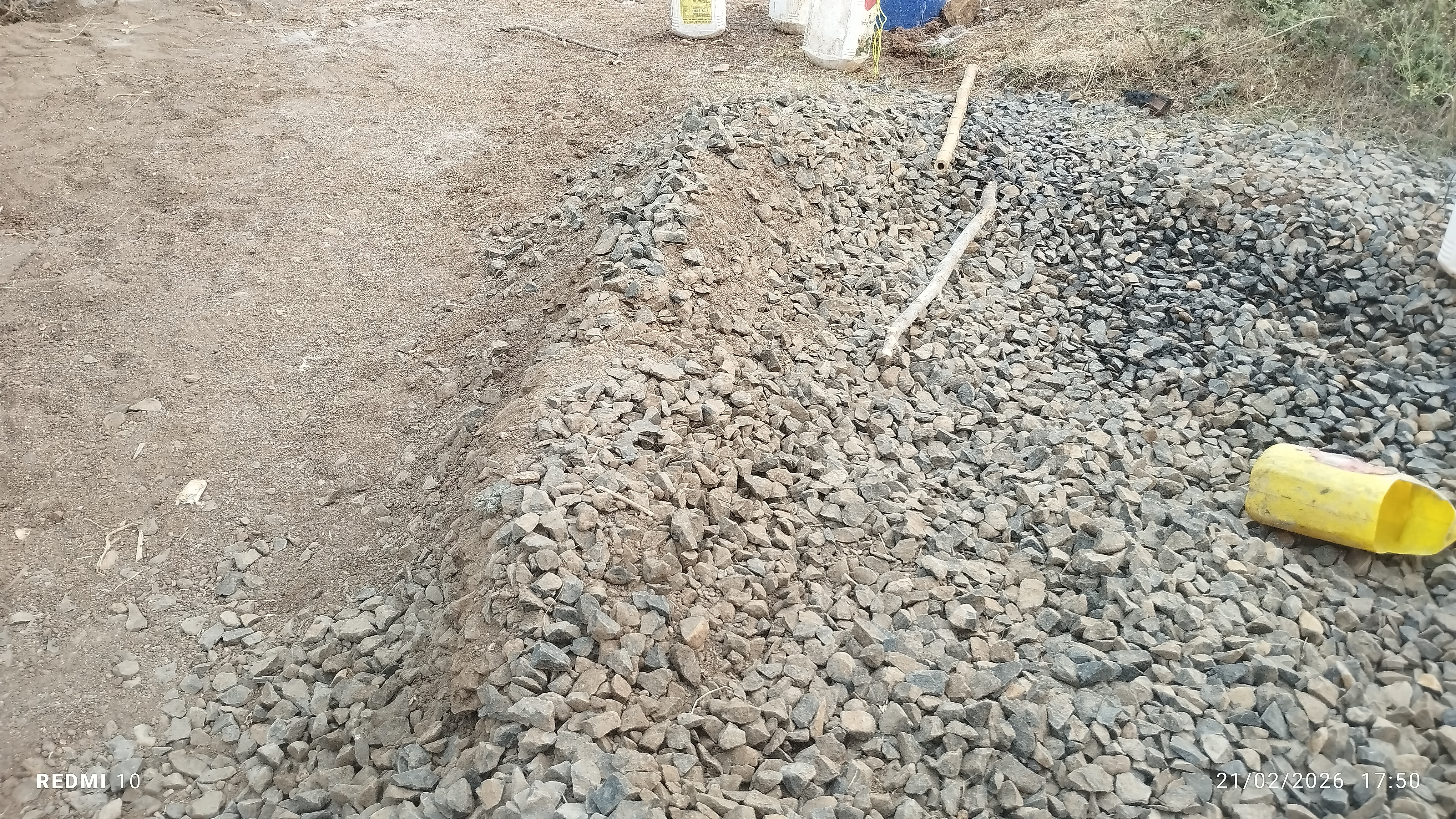 ग्राम पंचायत में वित्त की अनियमितता: पुलिया निर्माण में लापरवाही posted by Satish Baghel from Dindori