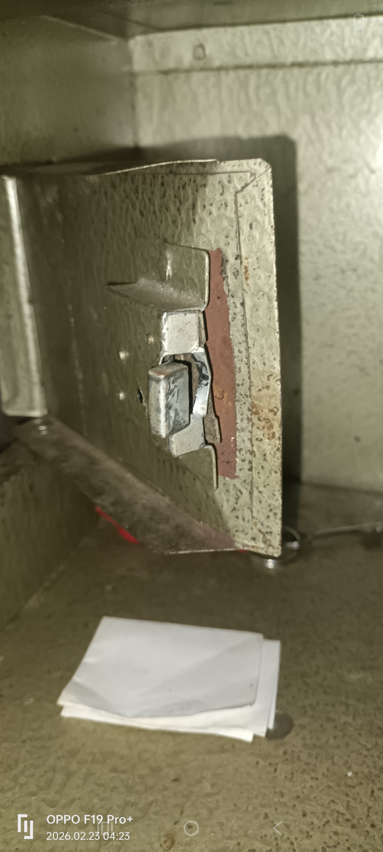 निसरपुर में हथियारबंद चोरों का आतंक, तीन लाख की लूट posted by Ghanshyam Patidar from Kukshi