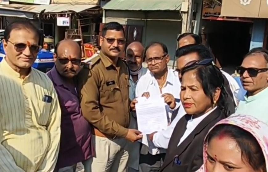 बीना ओवरब्रिज पर धरना-प्रदर्शन  posted by Pratipal Rajput from Sagar