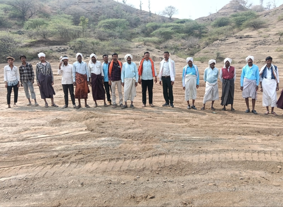 ग्राम पंचायत रोसर के सरपंच व ग्रामीण पहुंचे जिला मुख्यालय भगोरिया कार्यक्रम को लेकर सौपा ज्ञापन। posted by Lokesh Davde