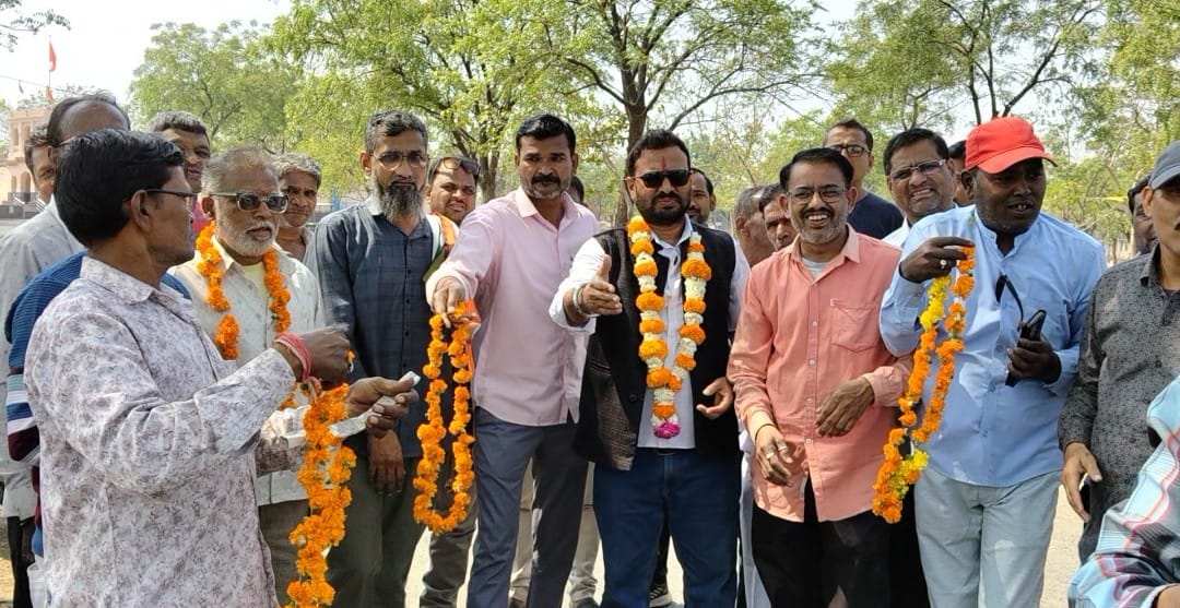 18 महीने की जंग रंग लाई: हाईकोर्ट के फैसले से 10 हजार टेक्सटाइल मजदूरों को बढ़ा वेतन और एरियर का हक posted by Raju Rathore from Burhanpur