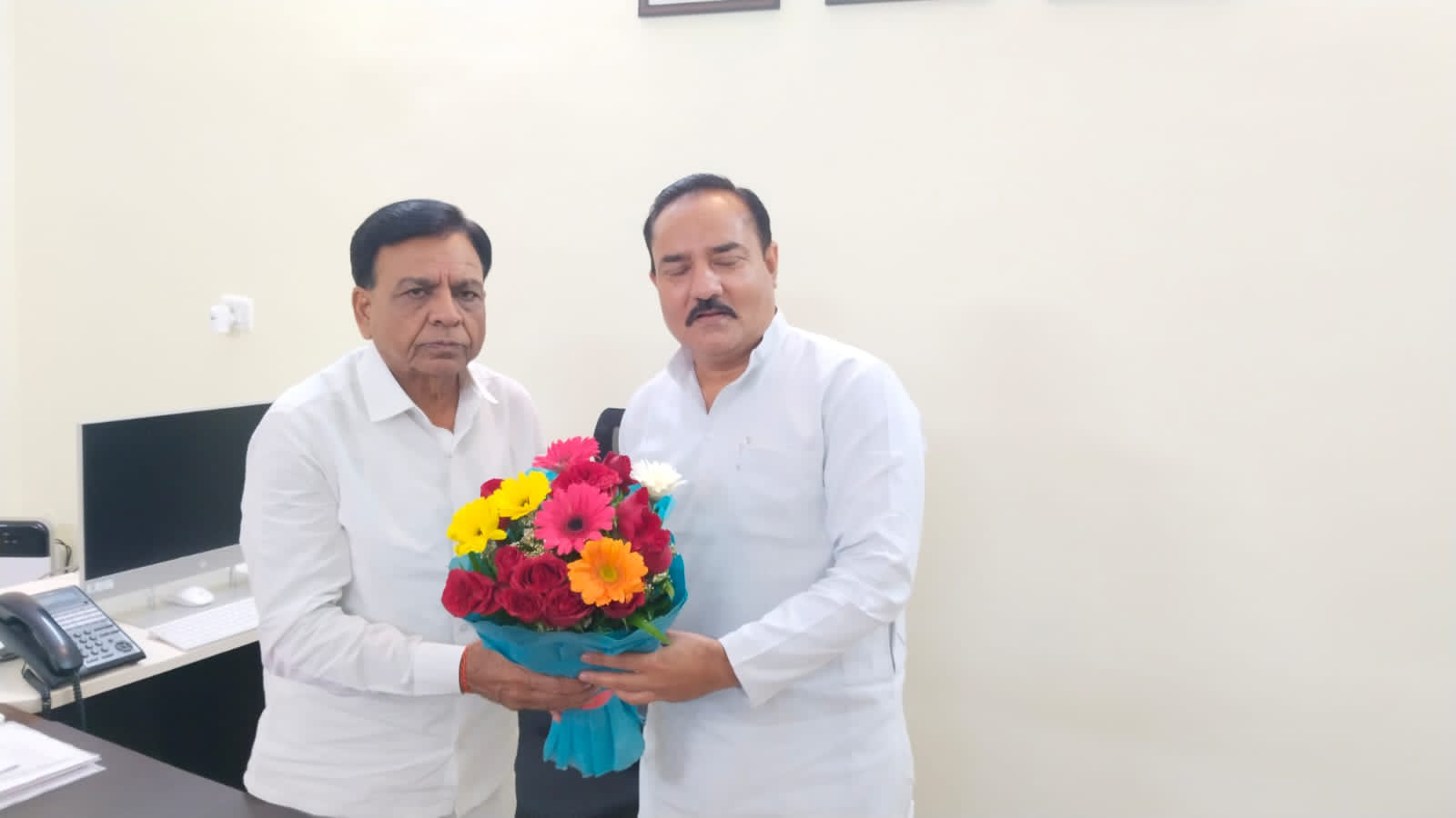 भाजपा नेता हीरेंद्र सिंह दादा भाई के नेतृत्व में प्रतिनिधिमंडल ने उपमुख्यमंत्री जगदीश देवड़ा से महत्वपूर्ण मुद्दों पर की चर्चा posted by Ved Parkash Arya from Guna