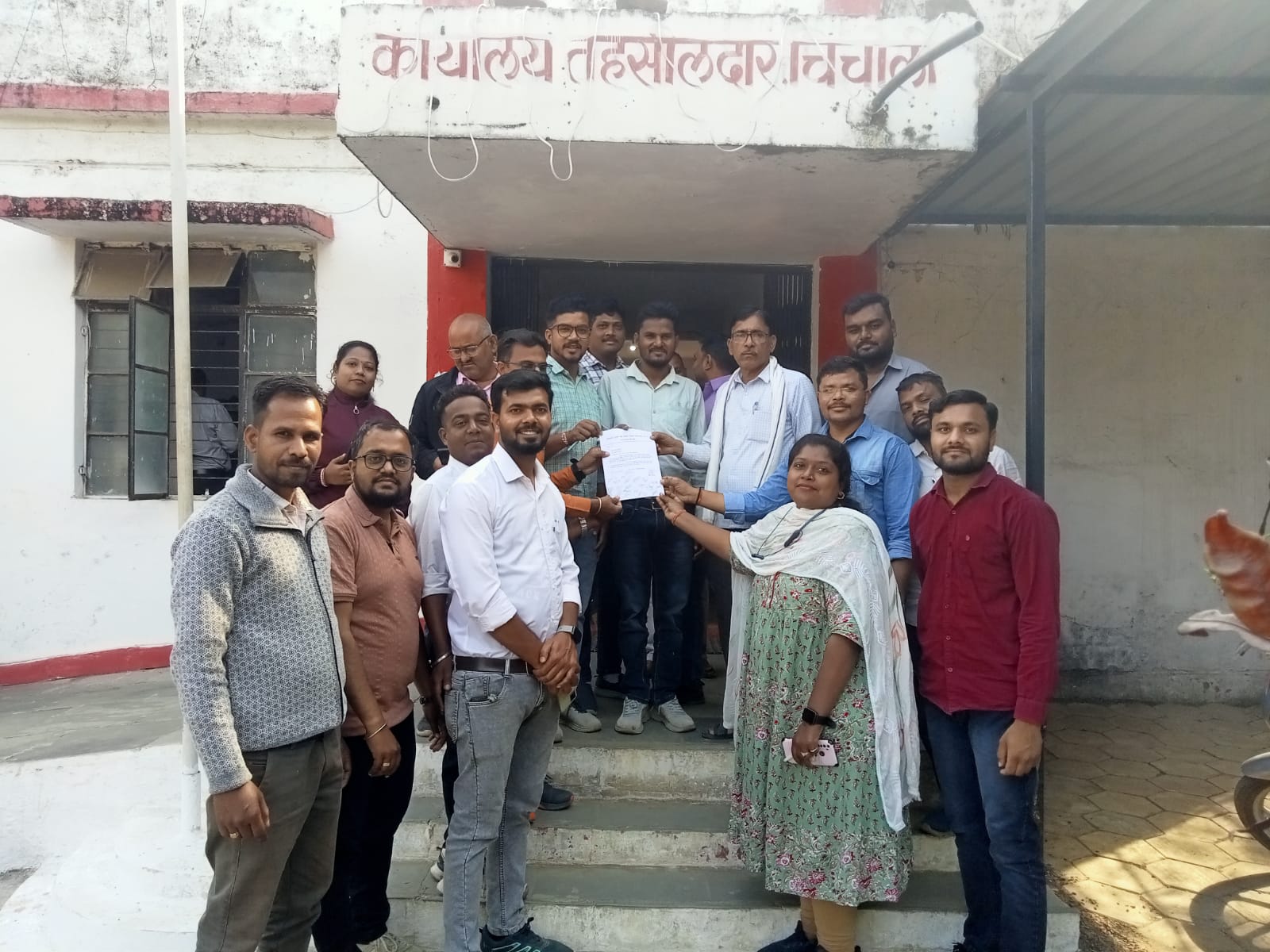 चिचोली के पटवारी 25-26 को अवकाश पर, 27 से आंदोलन की चेतावनी posted by Sachin Jain from Betul