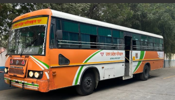 प्राइवेट डग्गामार बसों के दबाव में नहीं चल पाती  रोडवेज की सरकारी बसें     posted by Arvind Tiwari from Teonthar