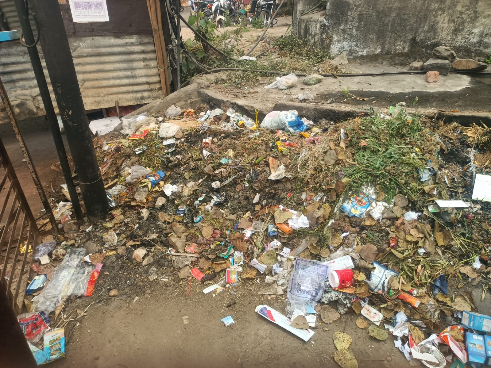 खेड़लीबाजार में लगा गंदगी का अंबार, स्वच्छ भारत अभियान पर उठे सवाल posted by Mohammad Asif Langha from Amla