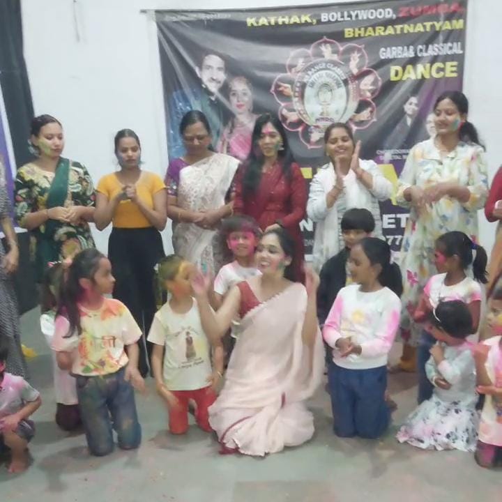 रासायनिक रंगों से हटकर पर्यावरण-अनुकूल होली खेलने का दिया संदेश posted by Sachin Jain from Betul