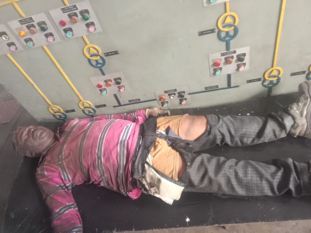 संजय गांधी ताप विद्युत केंद्र में पैनल ब्लास्ट से बड़ा हादसा कर्मचारी गंभीर रूप से झुलसा अस्पताल में भर्ती अधिकारियों ने जांच शुरू की posted by Arun Kumar Vishwakarma from Umaria