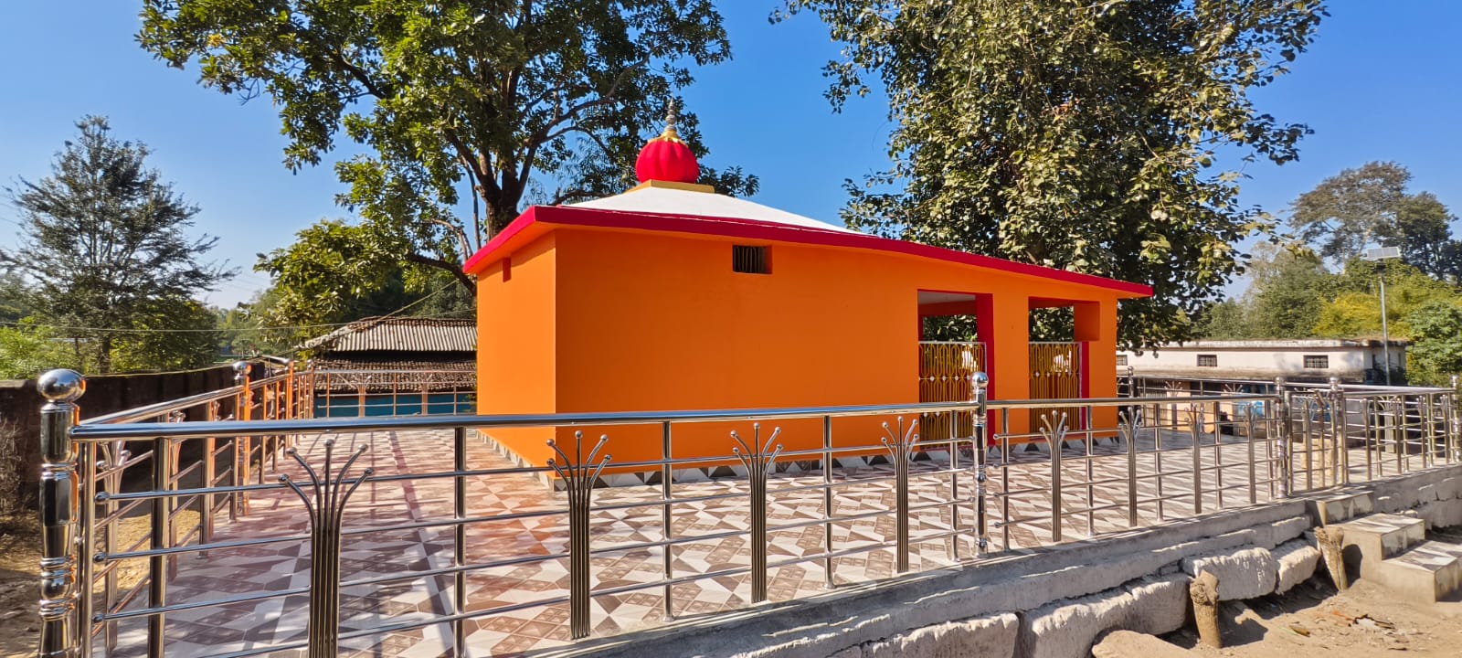 चंदन माता मडिया में आस्था और समर्पण का नया अध्याय रेलिंग और फर्श के निर्माण से भक्तों को मिलेगा नया अनुभव और सुविधा posted by KD Khan from Umaria