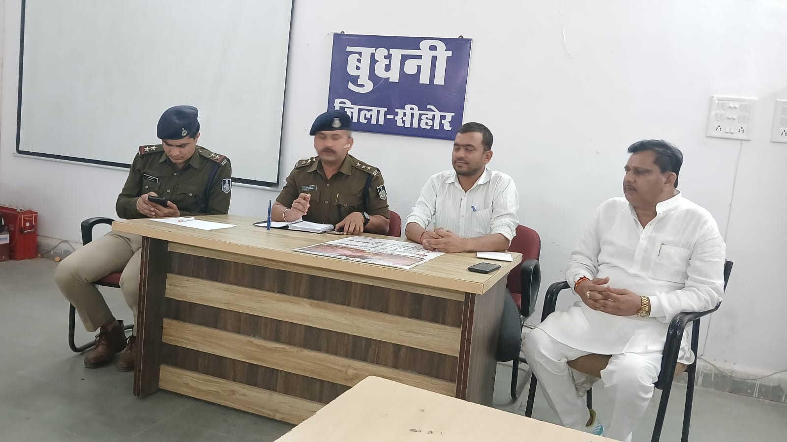 शांति समिति की बैठक संपन्न, त्योहारों को शांतिपूर्ण मनाने की अपील posted by Kamlesh Panchal from Budhni