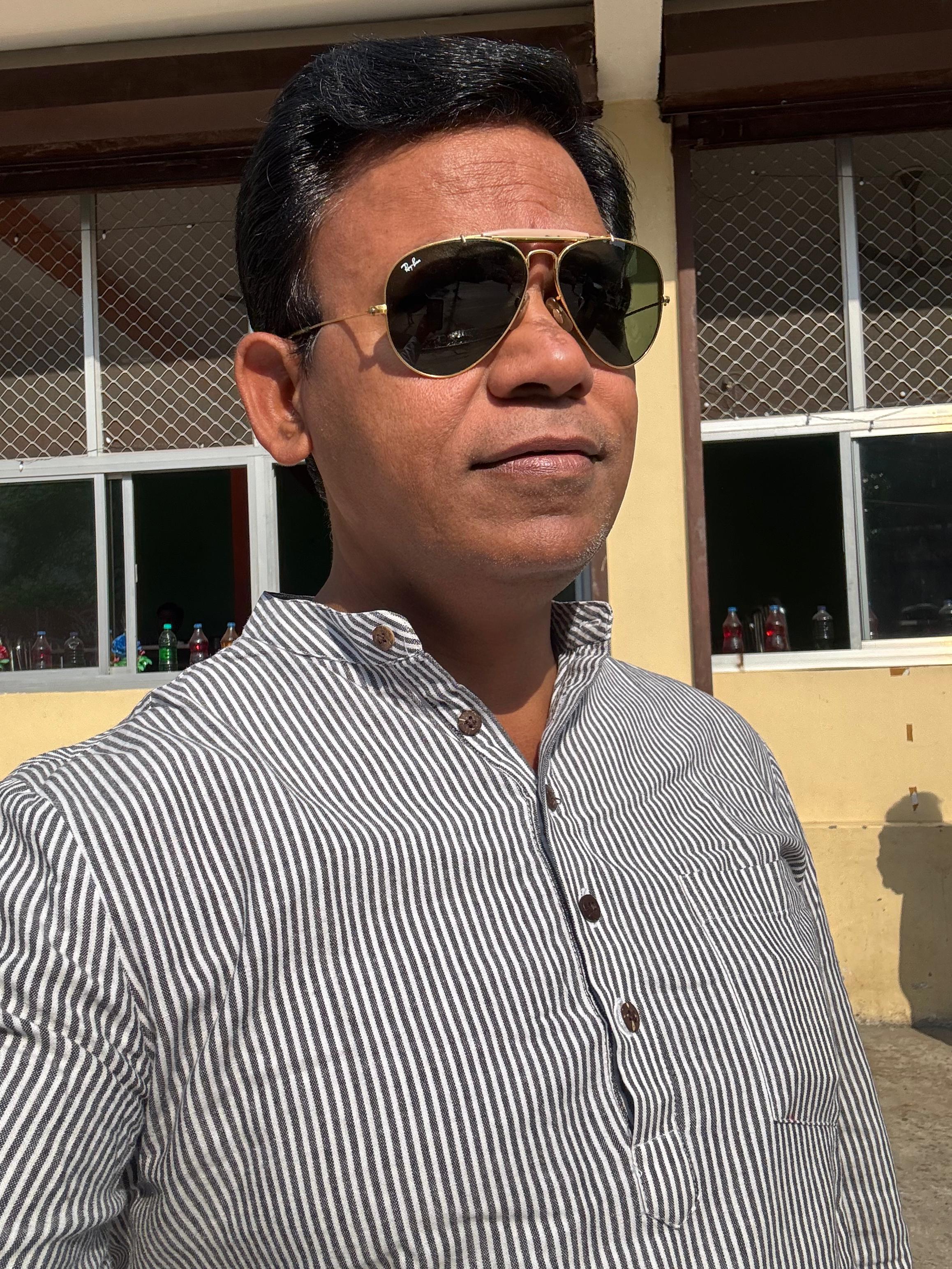 शासकीय सांदीपनि विद्यालय आमला के शिक्षक सतीश कुमार साहू ने अंग्रेजी अध्ययन-अध्यापन में पीएचडी की उपाधि प्राप्त की posted by Mohammad Asif Langha from Amla