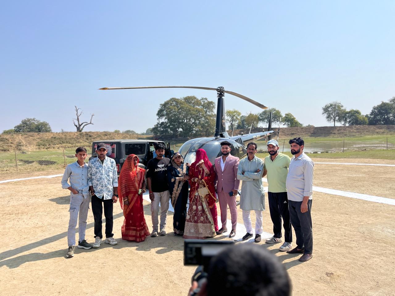 छोटे गांव की बड़ी उड़ान, हेलीकॉप्टर से निकली बारात, बरौहा की शादी बनी चर्चा। posted by Arvind Tiwari from Teonthar