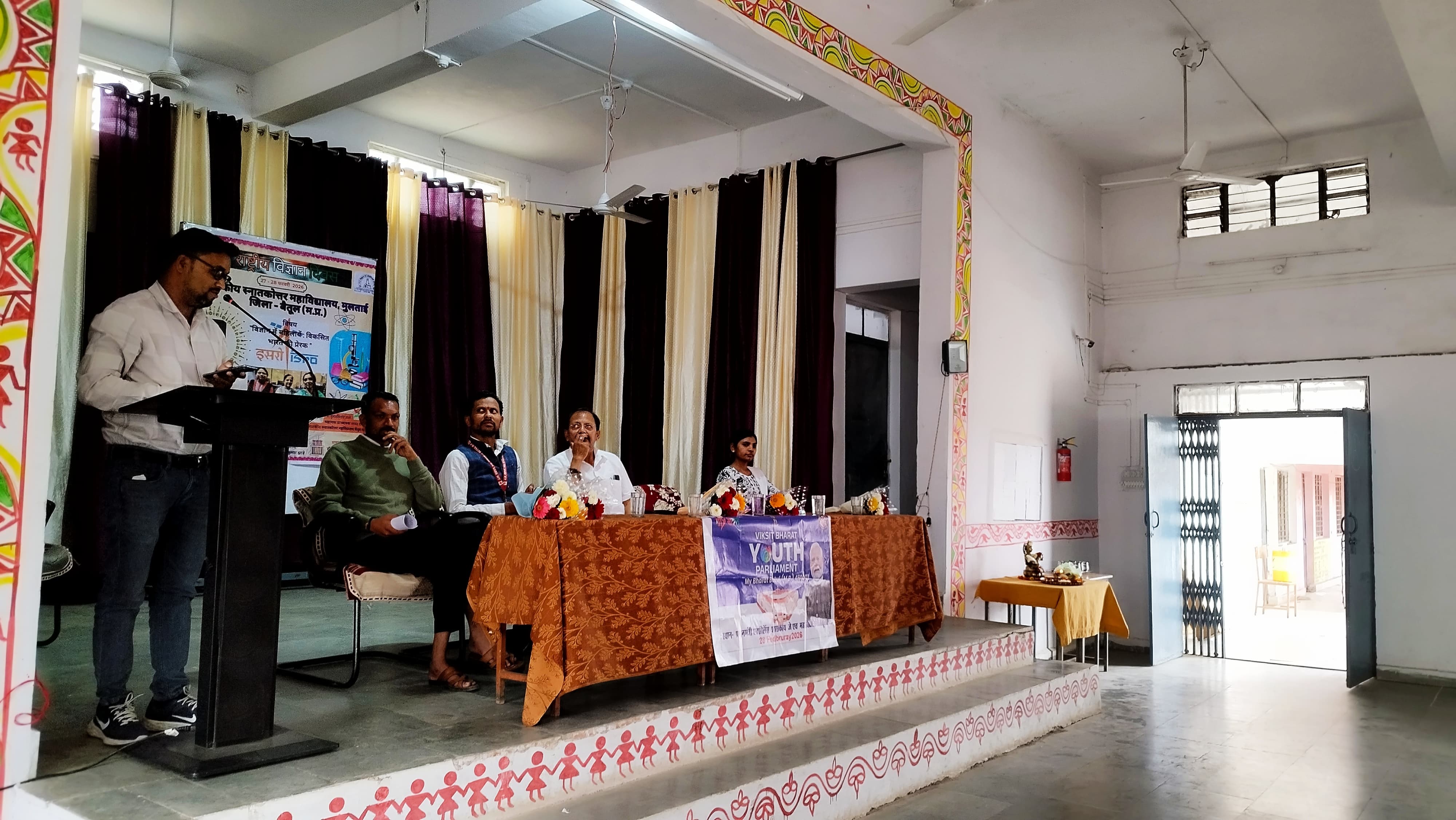 महाविद्यालय में युवाओं ने वक्तव्य के माध्यम से दिखाई प्रतिभा   posted by Mohammad Afsar  from Multai