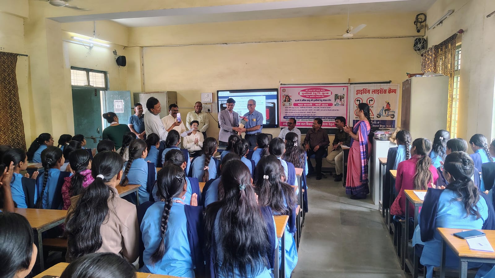शासकीय औद्योगिक प्रशिक्षण संस्था में पिंक ड्राइविंग लाइसेंस कैंप का आयोजन  --- posted by Sachin Jain from Betul