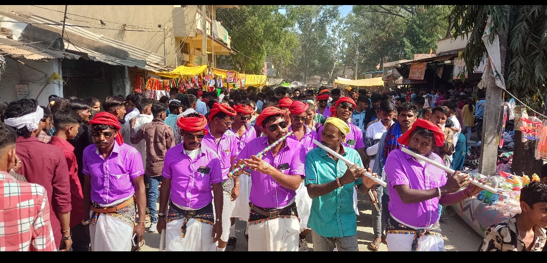 कट्ठीवाड़ा भगोरिया में आदिम उल्लास की छाई मस्ती, ढोल मांदल की ताल पर थिरकते रहे ग्रामीण posted by Premprakash Gupta from Alirajpur