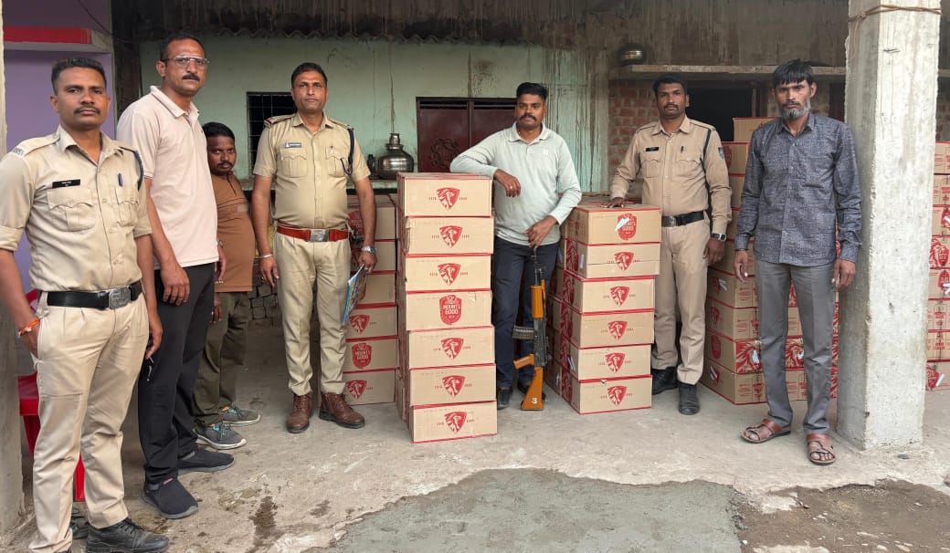 राजगढ़ पुलिस की बड़ी कार्रवाई, ग्राम छोटा माछलिया में सुने मकान से पकड़ी 4 लाख रुपये से अधिक की अवैध शराब posted by Ramesh Prajapat from Sardarpur