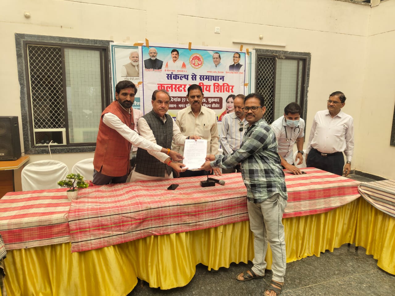 नगर परिषद रेहटी में हुआ  दिव्यांग बच्चों के स्क्रीनिंग शिविर 10 बच्चे हुए चिन्हित    रेहटी!नगर परिषद रेहटी परिसर में संकल्प से समाधान अभियान posted by Sarvesh Chauhan from Rehti