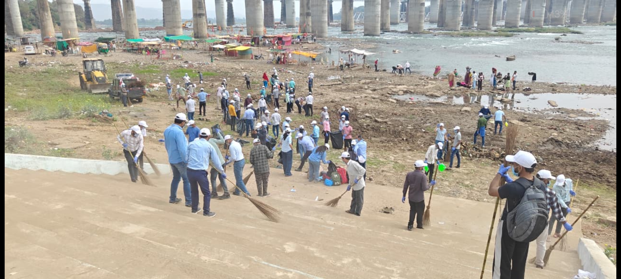 ट्राइडेंट ग्रुप की सीएसआर पहल: ‘निर्मल नर्मदा’ अभियान के तहत बुधनी ब्रिज घाट पर सफाई अभियान सफलतापूर्वक संपन्न हुआ। posted by Kamlesh Panchal from Budhni