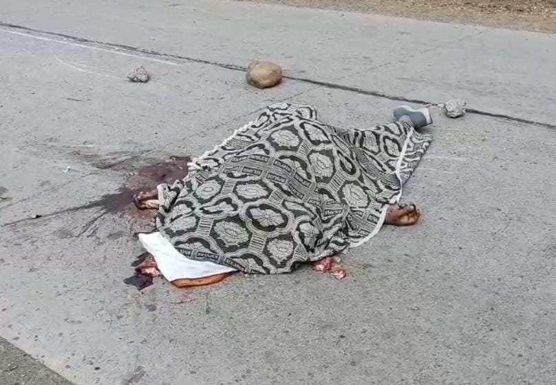 बीना के खिमलासा थाना क्षेत्र में चक्काजाम  posted by Pratipal Rajput from Sagar