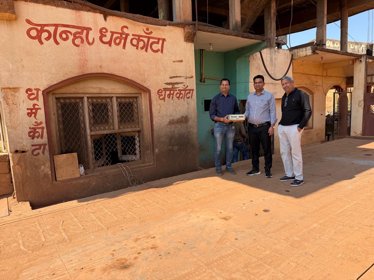 प्रशासन का एक्शन बजरंगगढ़ बायपास पर अतिक्रमण हटाया posted by Ved Parkash Arya from Guna