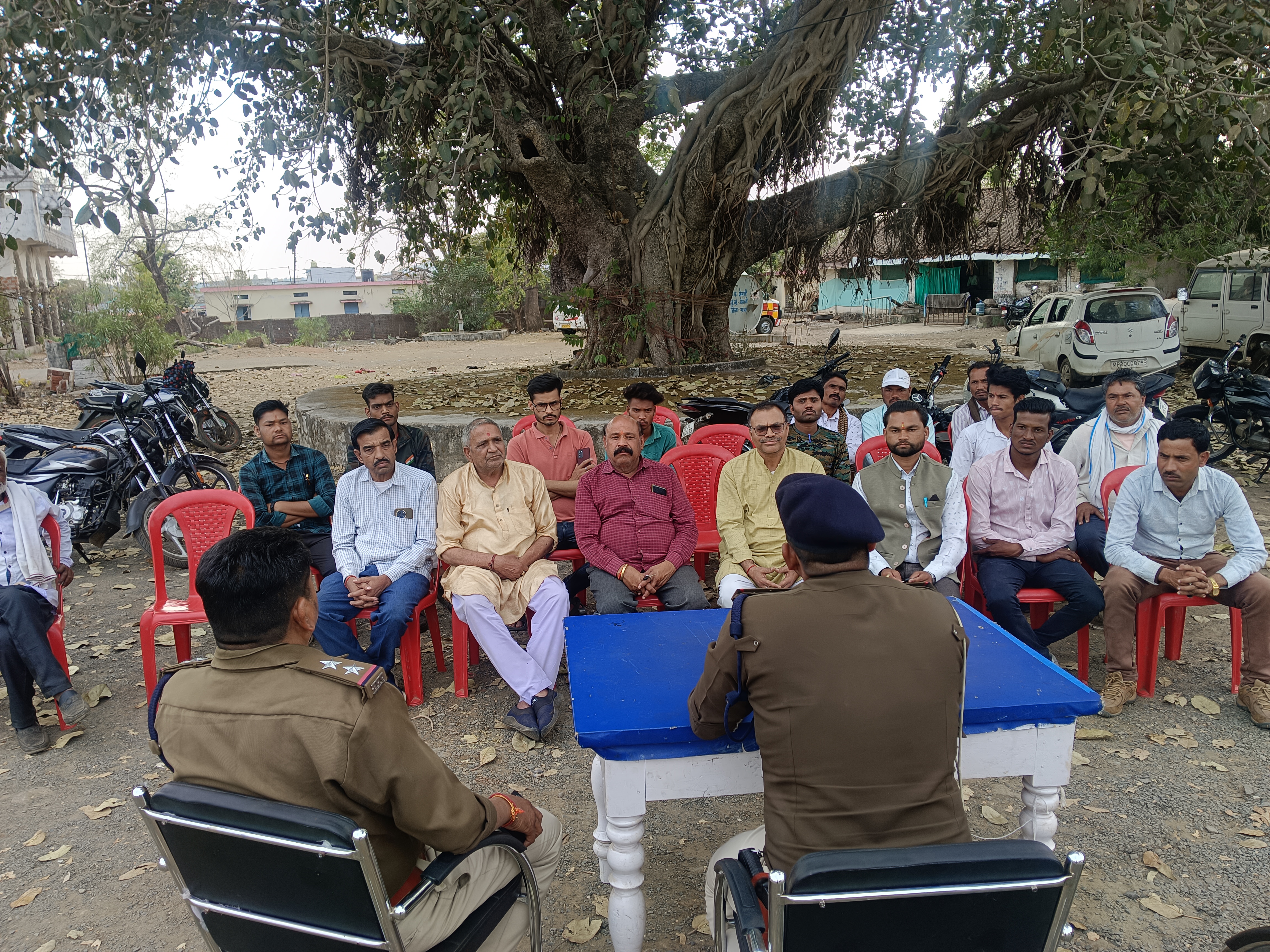 केसली: थाना परिसर में शांति समिति की बैठक संपन्न, साइबर अपराधों से बचाव और 'राहगीर योजना' पर हुई चर्चा