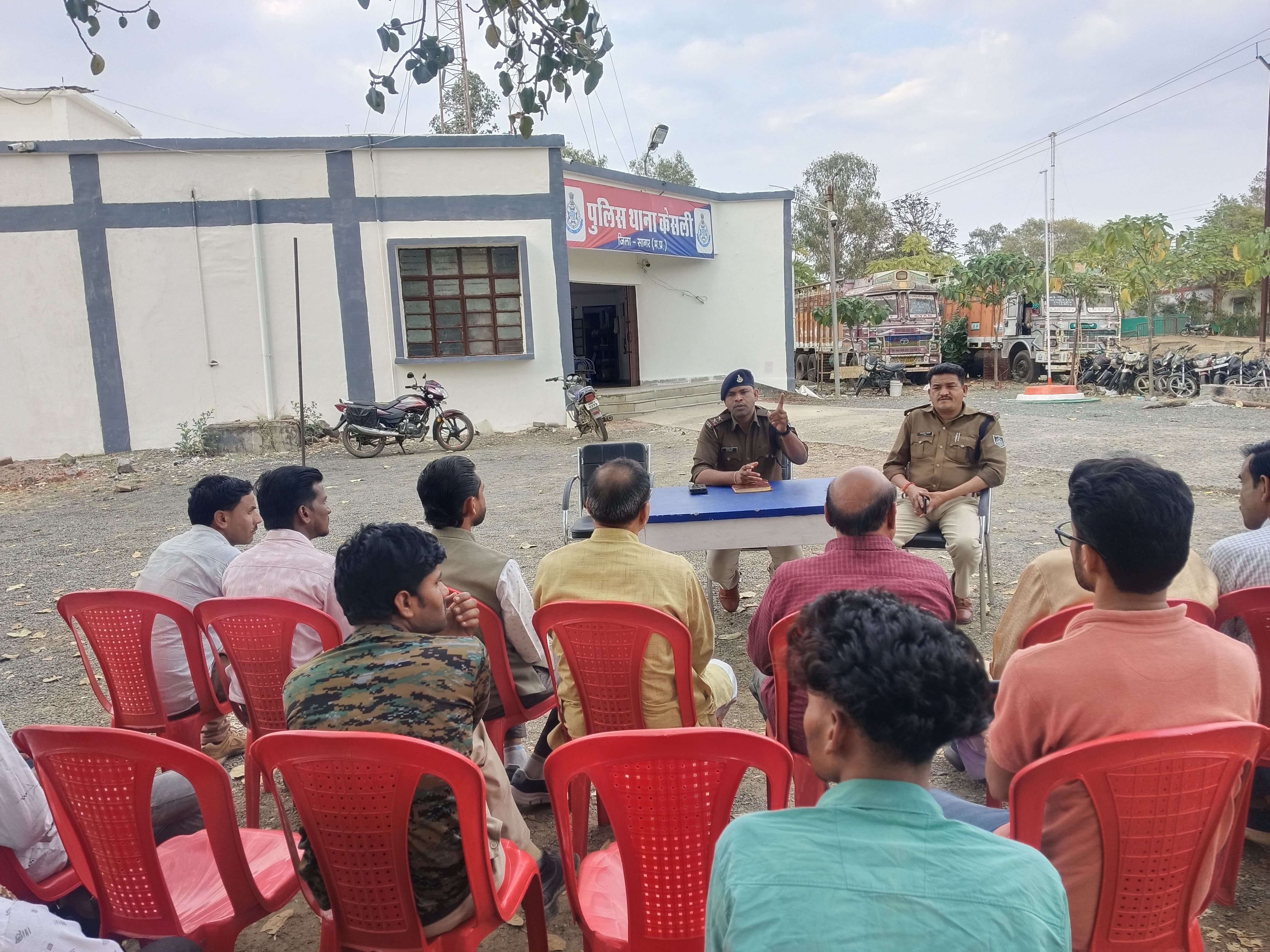 केसली: थाना परिसर में शांति समिति की बैठक संपन्न, साइबर अपराधों से बचाव और 'राहगीर योजना' पर हुई चर्चा
