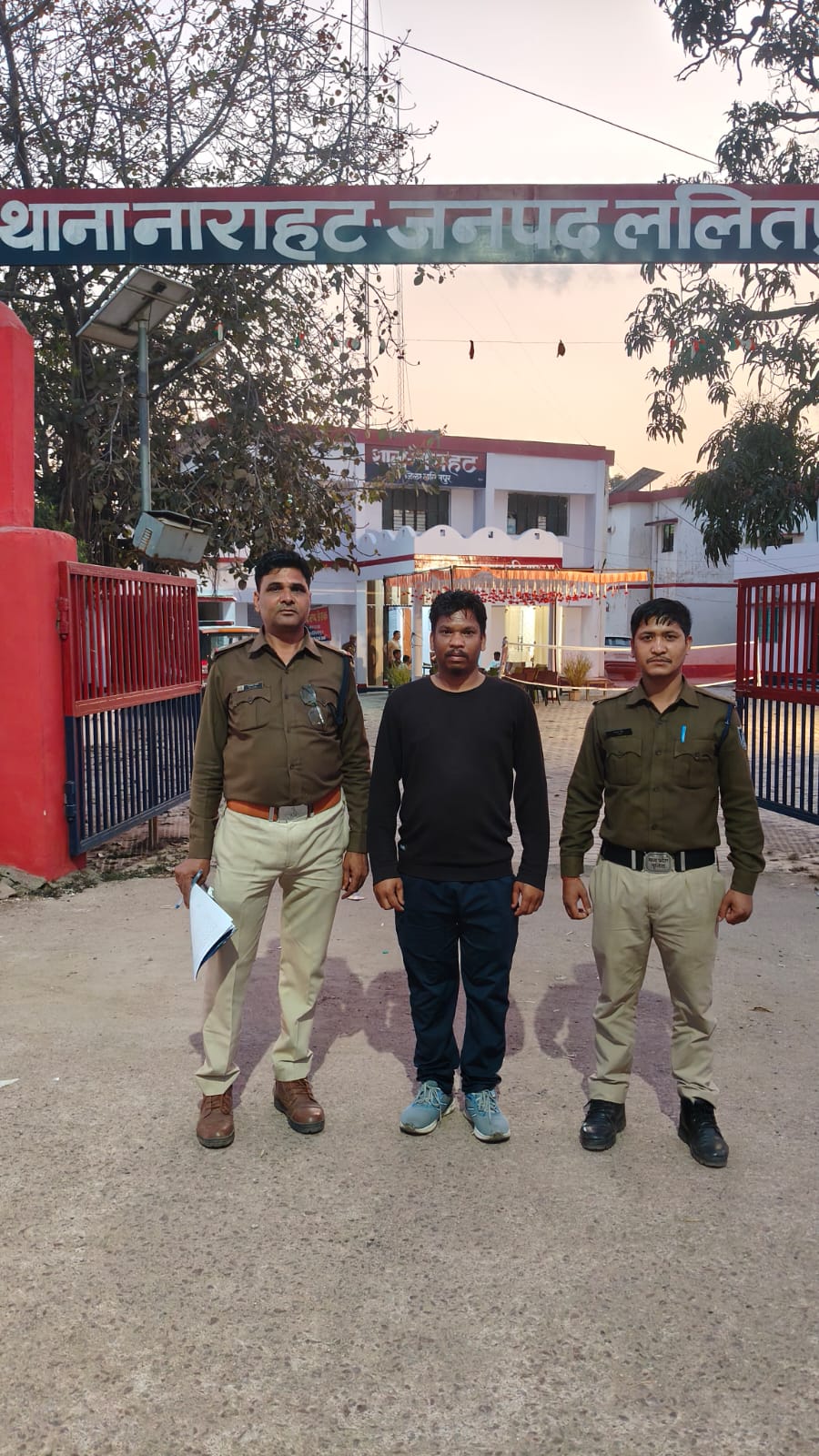 आदतन अपराधी के विरुद्ध कड़ी जिला बदर कार्रवाई — गोपालगंज पुलिस ने कराया जिले की सीमा से निष्कासन* posted by Kartik Gautam from Sagar