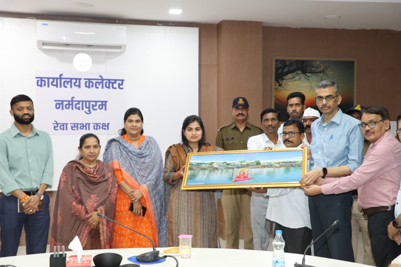 अपर कलेक्टर राजीव रंजन पांडे हुए सेवानिवृत्त, posted by Durgesh Bhatt from Hoshangabad