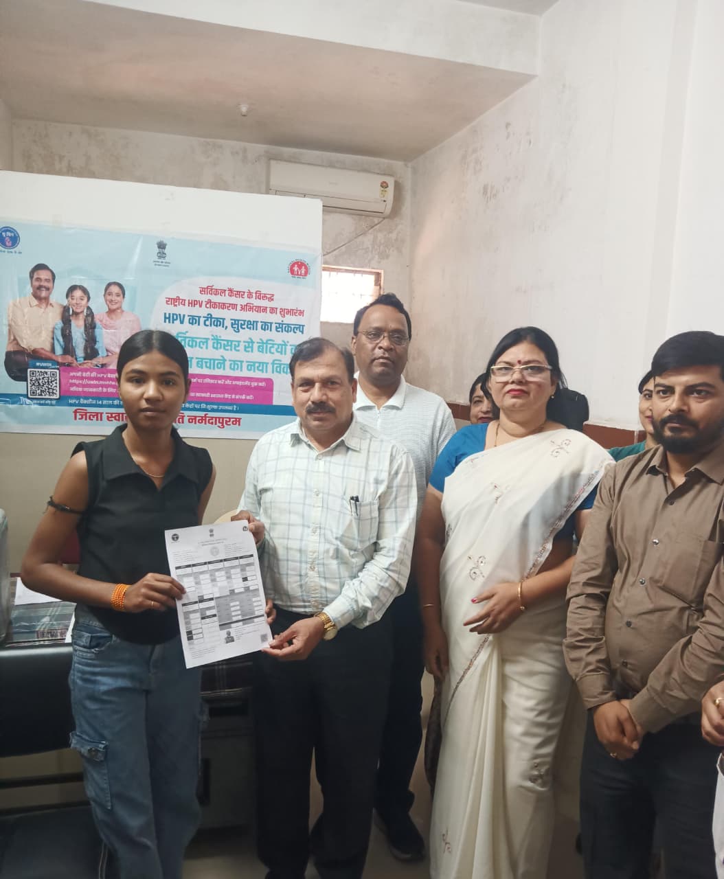 सर्वाइकल कैंसर रोकथाम हेतु एचपीवी टीकाकरण अभियान प्रारंभ posted by Durgesh Bhatt from Hoshangabad
