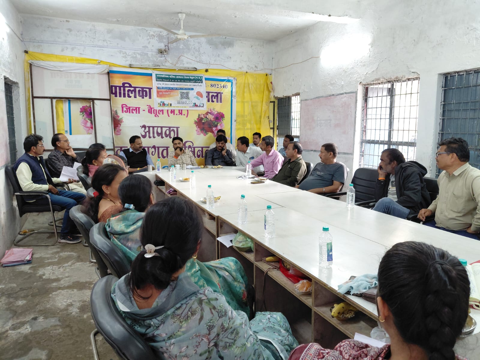 *आमला नगर पालिका की ऐतिहासिक आपात बैठक: जल संकट से निपटने के लिए बड़े फैसले*  *15 नलकूप, नया कुआं और चिकना नाला विस्तार को मंजूरी* posted by Mohammad Asif Langha from Amla