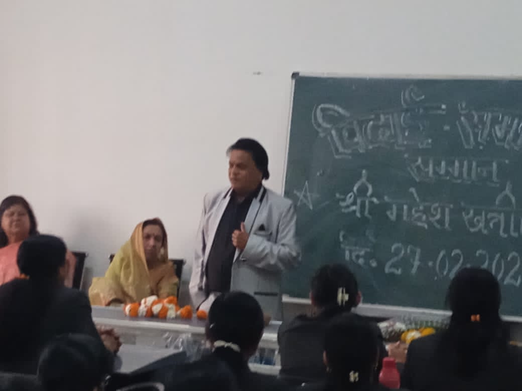 42 वर्ष 4 दिन की सेवा के बाद वरिष्ठ शिक्षक महेश खत्री हुए सेवानिवृत्त posted by Mohammad Afsar  from Multai