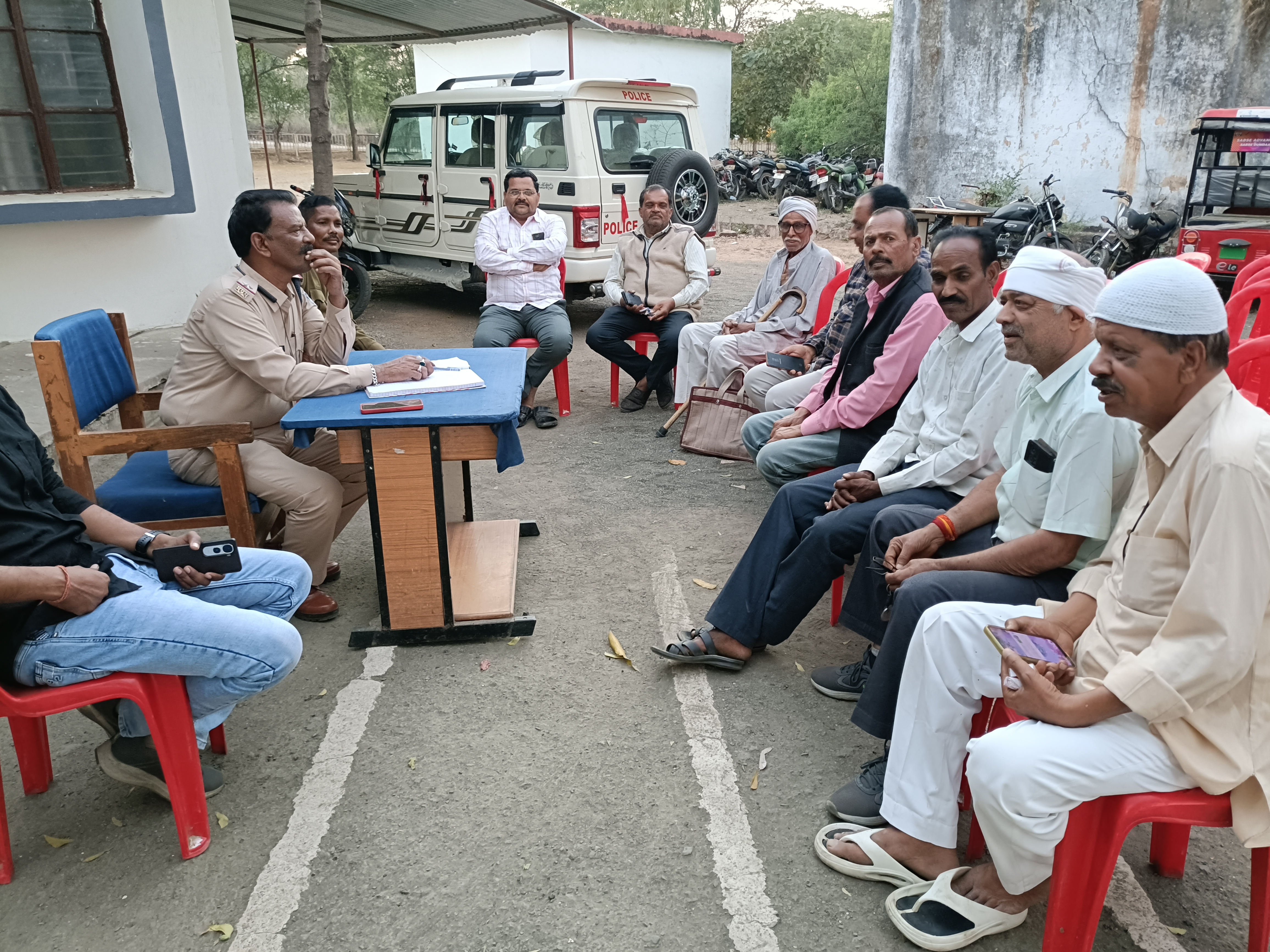 खिमलासा थाना में शान्ति समिति चर्चा  posted by Pratipal Rajput from Sagar