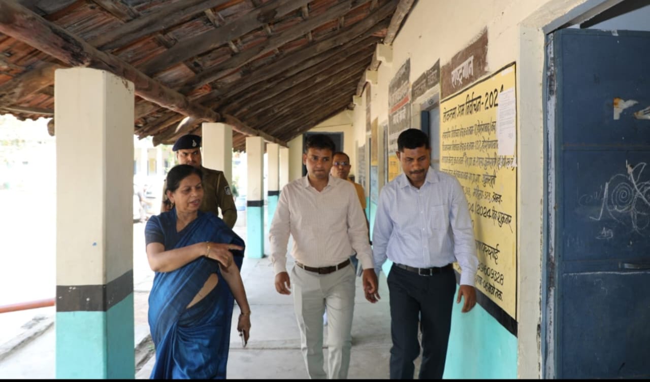 राज्य पात्रता परीक्षा 2025: कमिश्नर कृष्ण गोपाल तिवारी ने किया केंद्रों का सघन निरीक्षण posted by Durgesh Bhatt from Hoshangabad