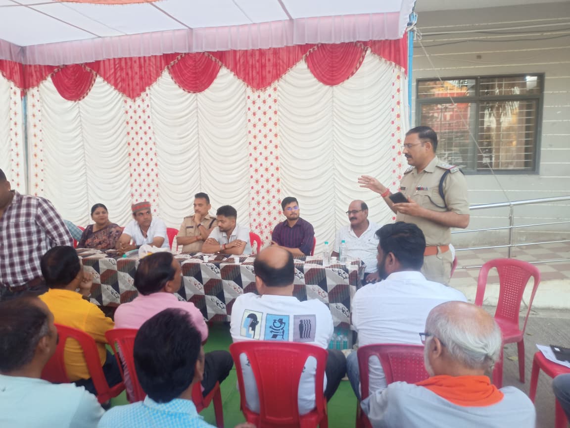 मुलताई थाना परिसर में आयोजित की गई शांति समिति की बैठक   posted by Mohammad Afsar  from Multai