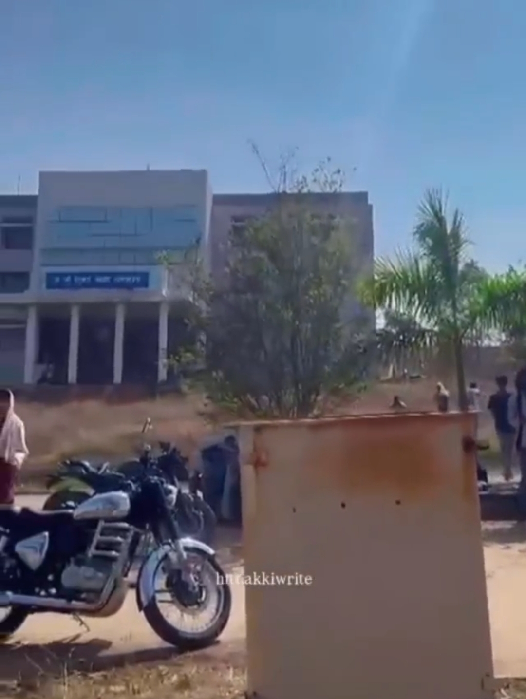 शहडोल में मधुमक्खियों के हमले से होली समारोह में अफरातफरी posted by Irfan Khan  from Shahdol