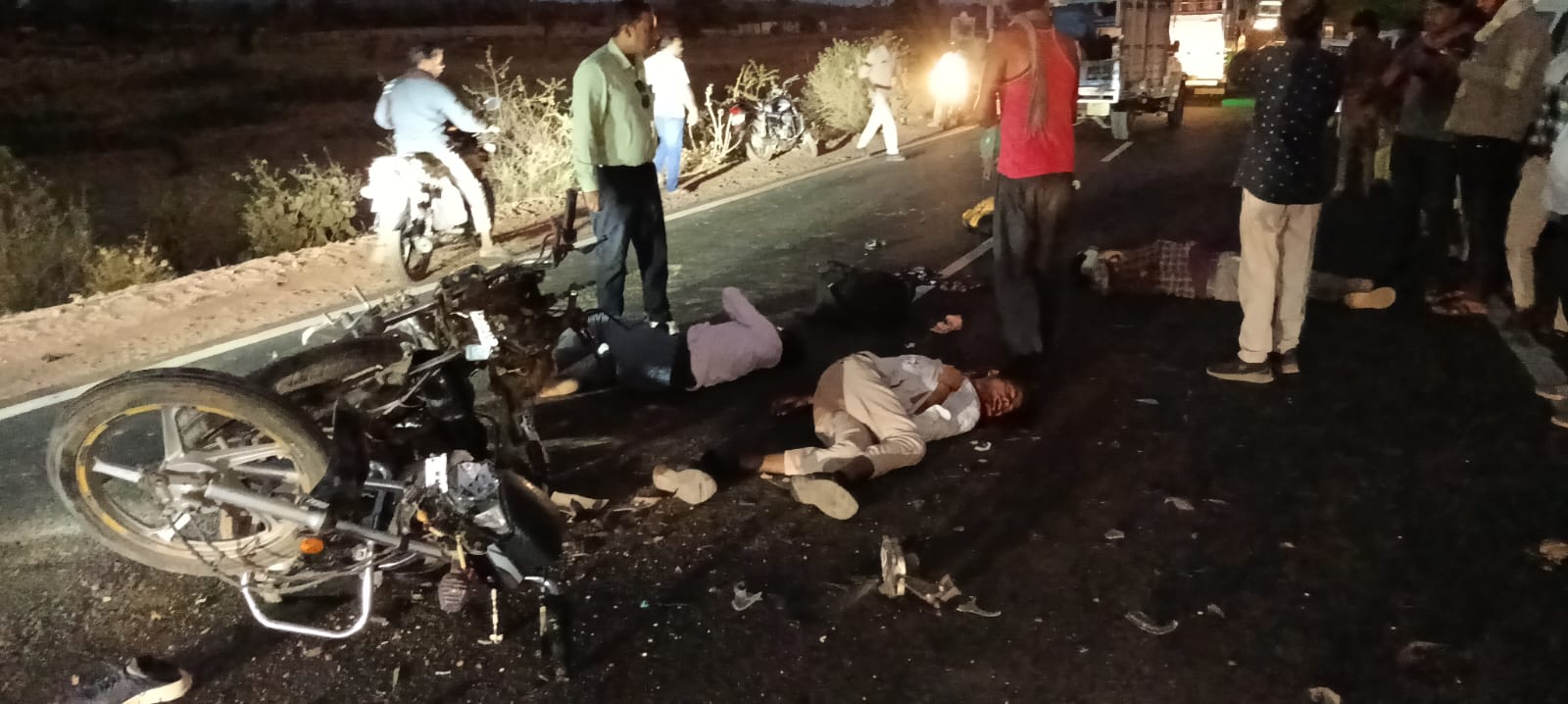 दमोह जबलपुर मार्ग पर दो बाइको की आपस में भिड़ंत, दो की मौत,दो गंभीर घायल जबलपुर रेफर posted by Akib Khan from Damoh