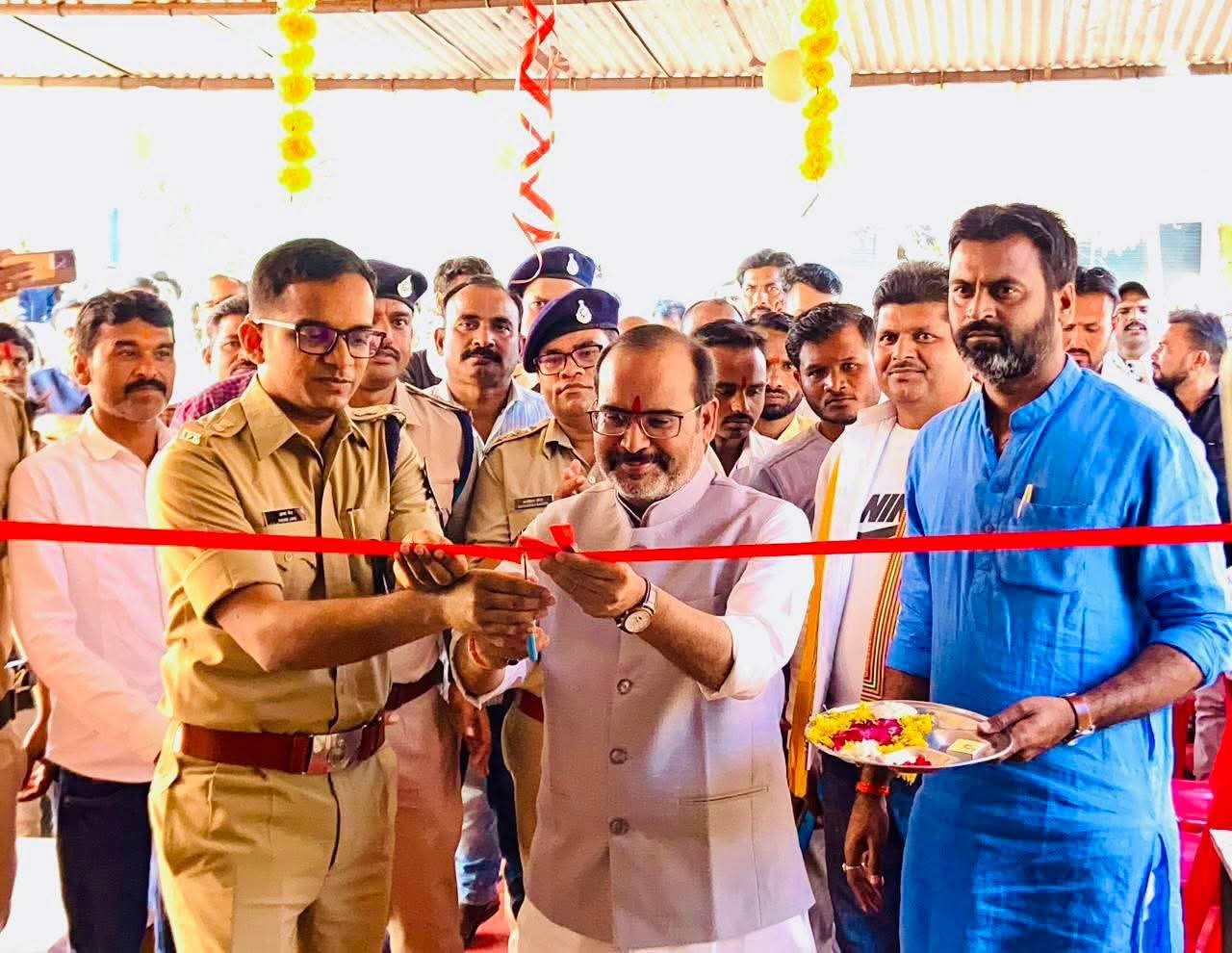 #बड़ी_खबर विक्रमपुर में नव स्थापित पुलिस चौकी का फीता काटकर शुभारंभ किया  posted by Amit Kumar Awasthi