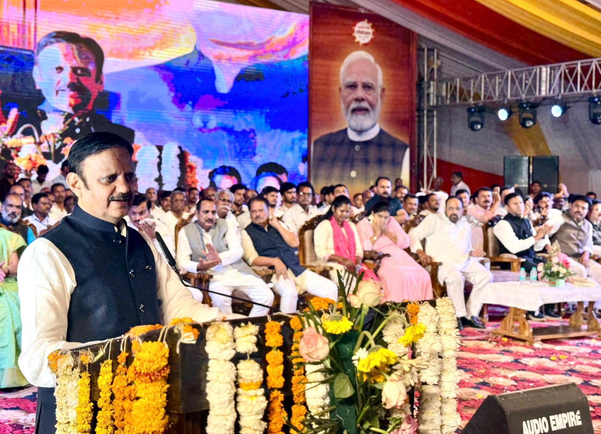 ऐतिहासिक रहस मेला का समापन, गोपाल भार्गव की मांगों पर मंत्री ने दी स्वीकृति    posted by Ravi Soni from Garhakota