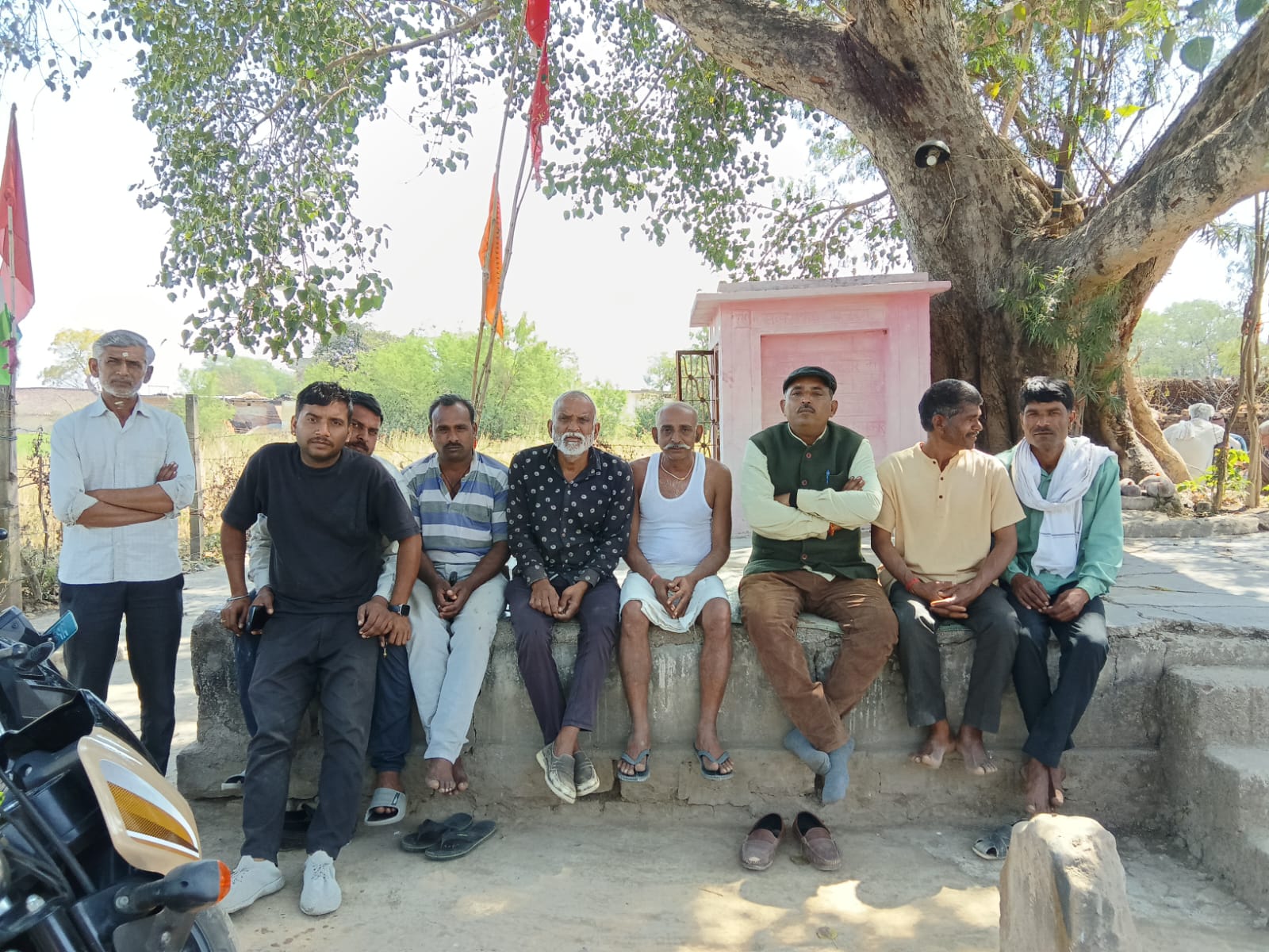 खमरिया कला में औषधि खेती को बढ़ावा देने की पहल,  