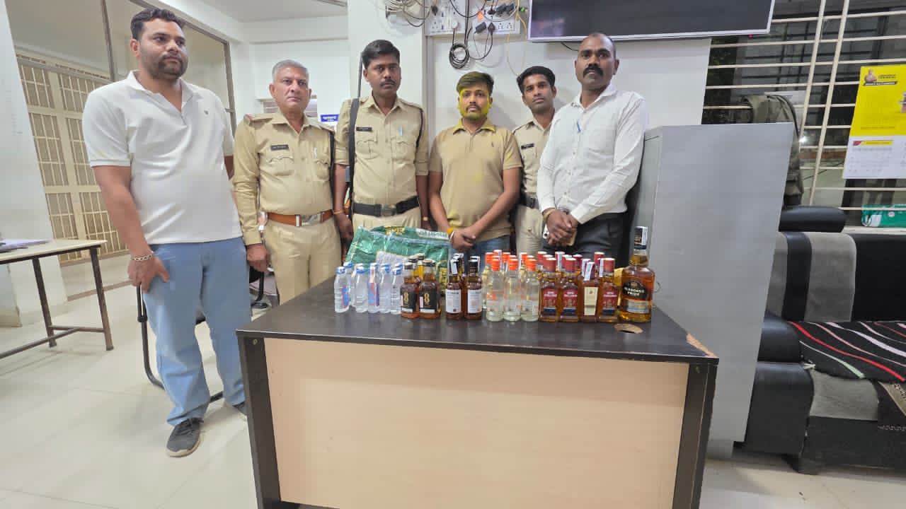 पवित्र नगरी मुलताई में पुलिस द्वारा होली के पूर्व अवैध शराब बेचते 01 आरोपी को किया गया गिरफ्तार posted by Mohammad Afsar  from Multai
