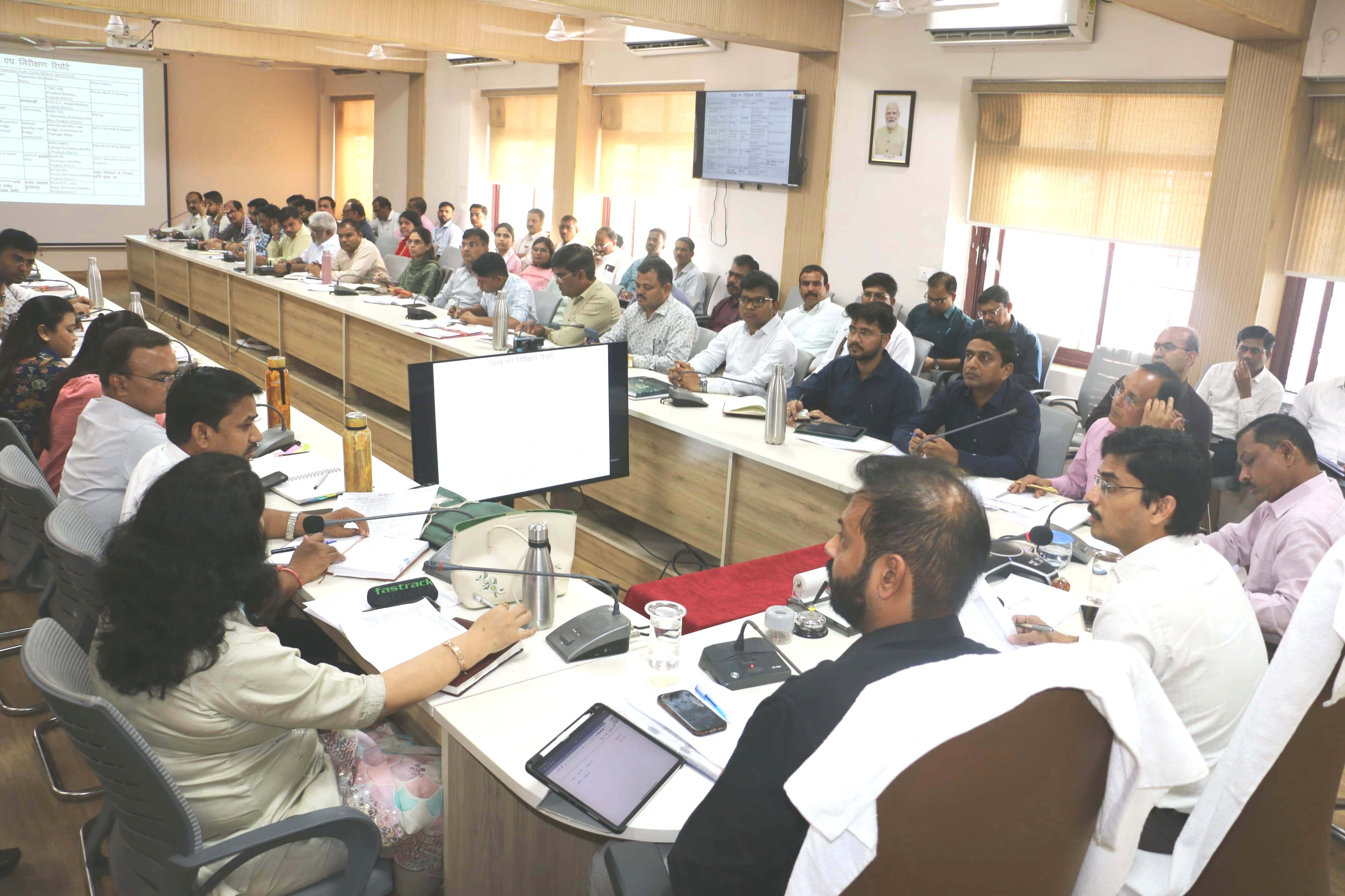 समीक्षा बैठक में फटकार: योजनाओं की धीमी प्रगति पर नाराज कलेक्टर, विभागों को दिए सख्त निर्देश posted by Raju Rathore from Burhanpur