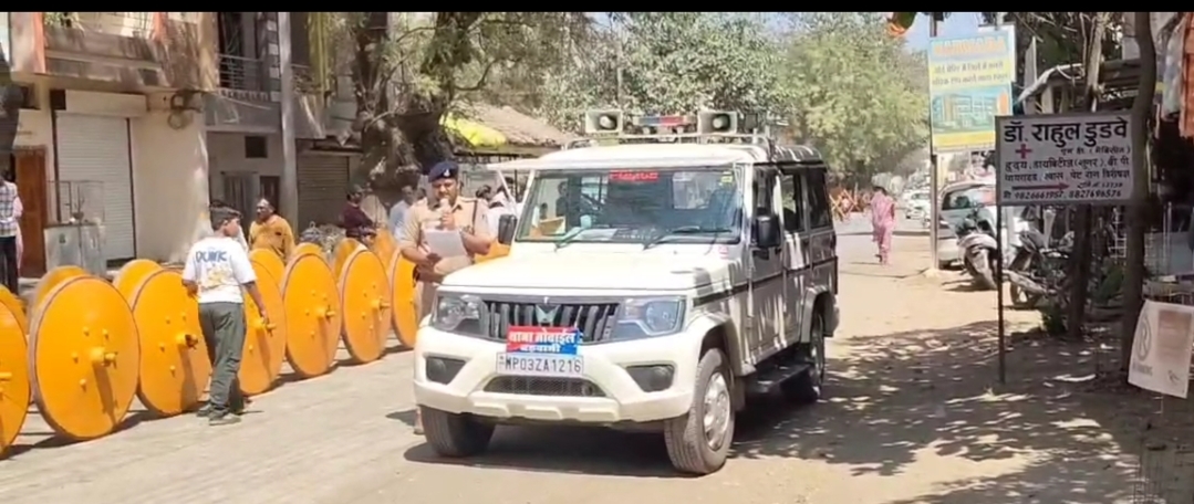 बड़वानी में गाड़ा खिंचाई: पुलिस का 20 घरों को नोटिस- मकान मालिकों को चेतावनी, छतों पर नहीं जा सकेंगे बाहरी लोग posted by Lokesh Davde