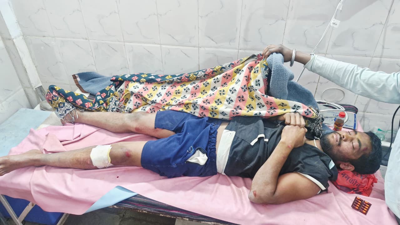 हाथी देखने गए युवक को हाथी में दौड़ाया  posted by Kishor Kumar Soni  from Anuppur