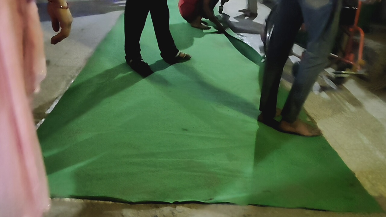 कलेक्टर खंडवा के निर्देश पर पुराने पुल पर बिछाई जा रही हरी नेट, श्रद्धालुओं को मिलेगी गर्मी से राहत posted by Ghanshyam Mahilya from Khandwa